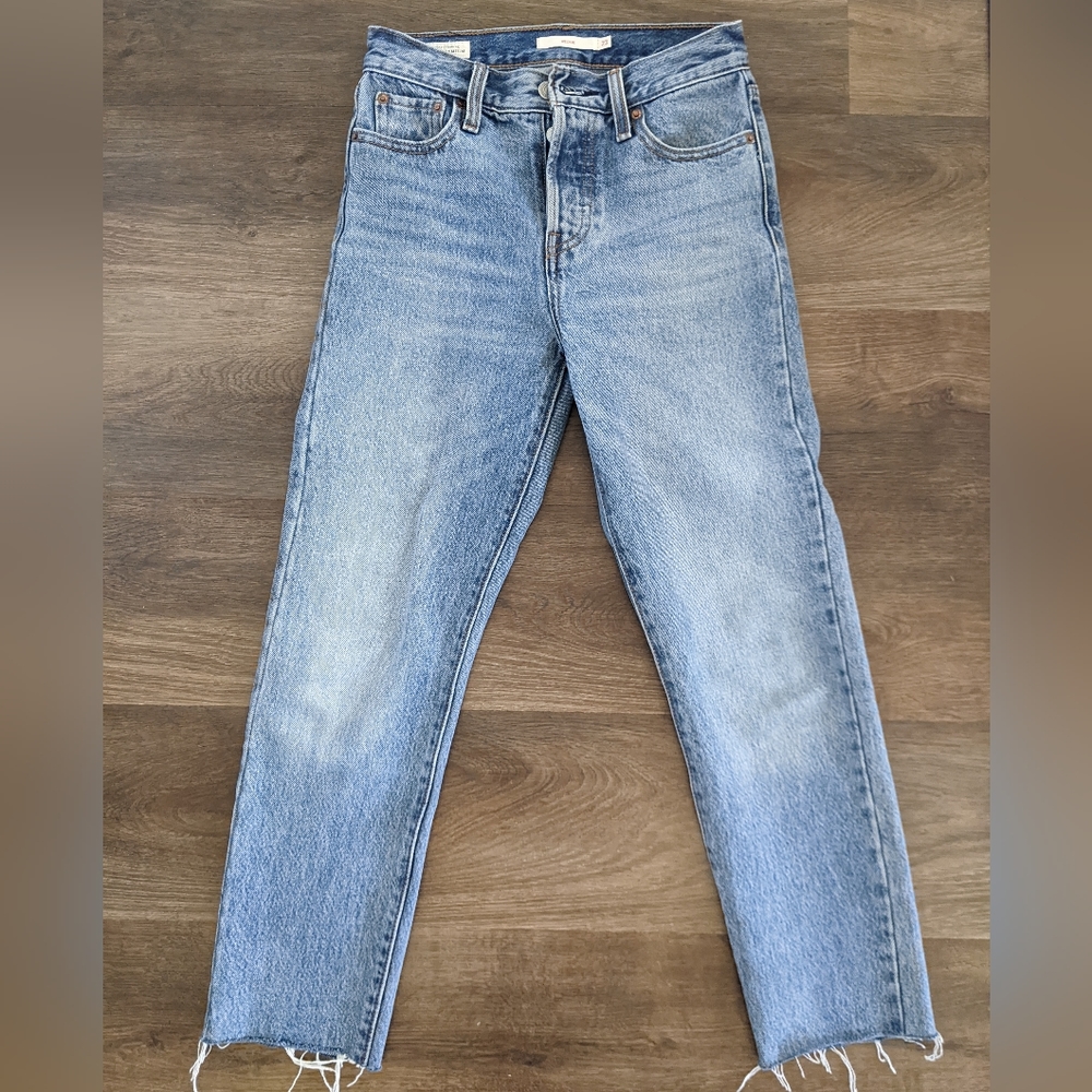 Levi's High-Rise Women's Jeans in Light Blue Wash